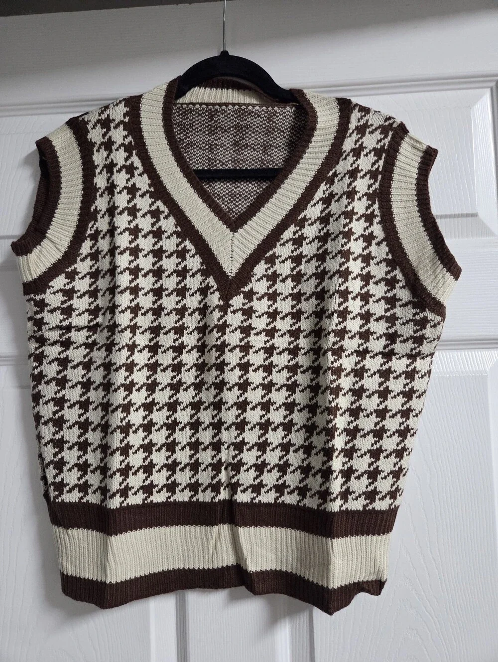 Womens  NWOT Brown And Cream V-Neck Houndstooth Knit Sweater Vest